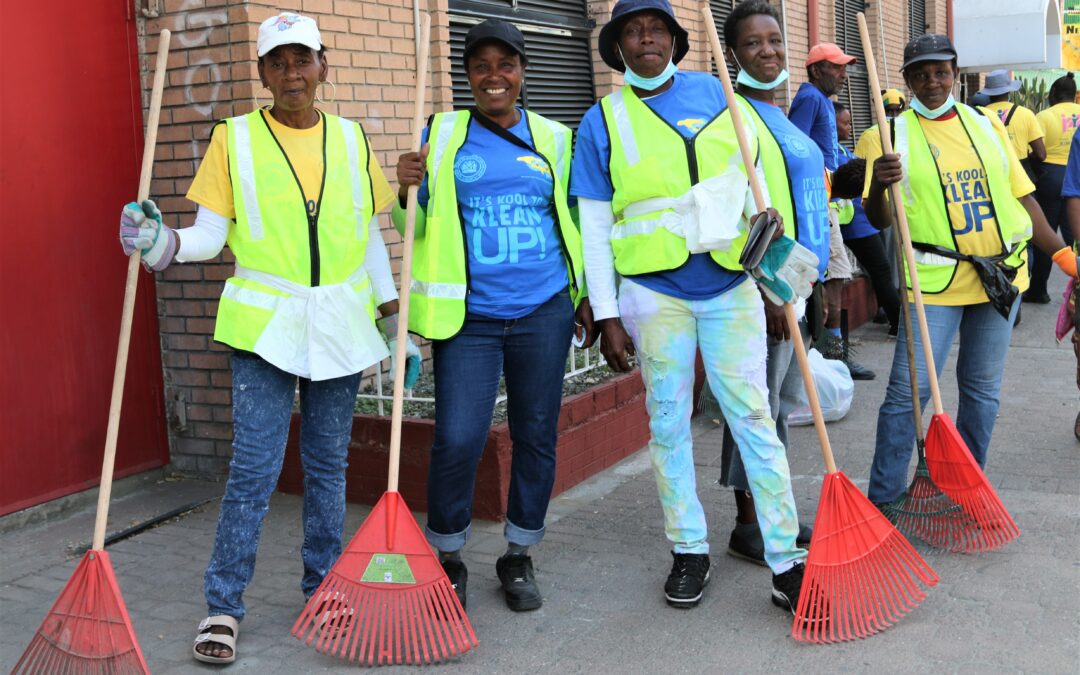 Brave street sweepers keep city clean – Work long hours and in dangerous areas for greater good